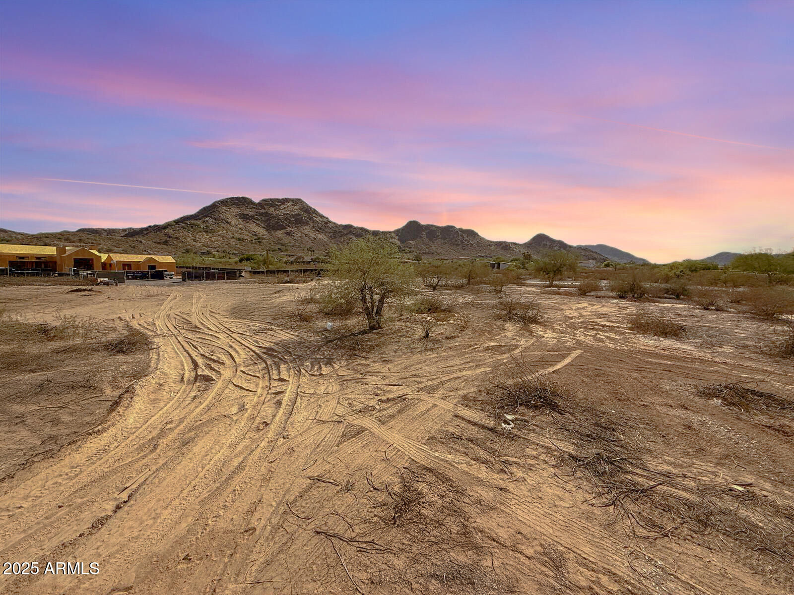 Property Photo: 6110 E Maverick Road 1 AZ 85253
