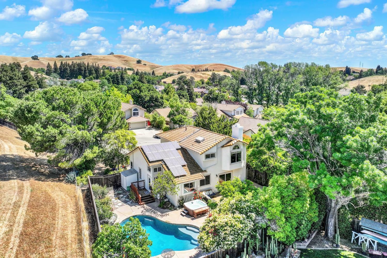 Property Photo: 3327 Colonial Court CA 94534