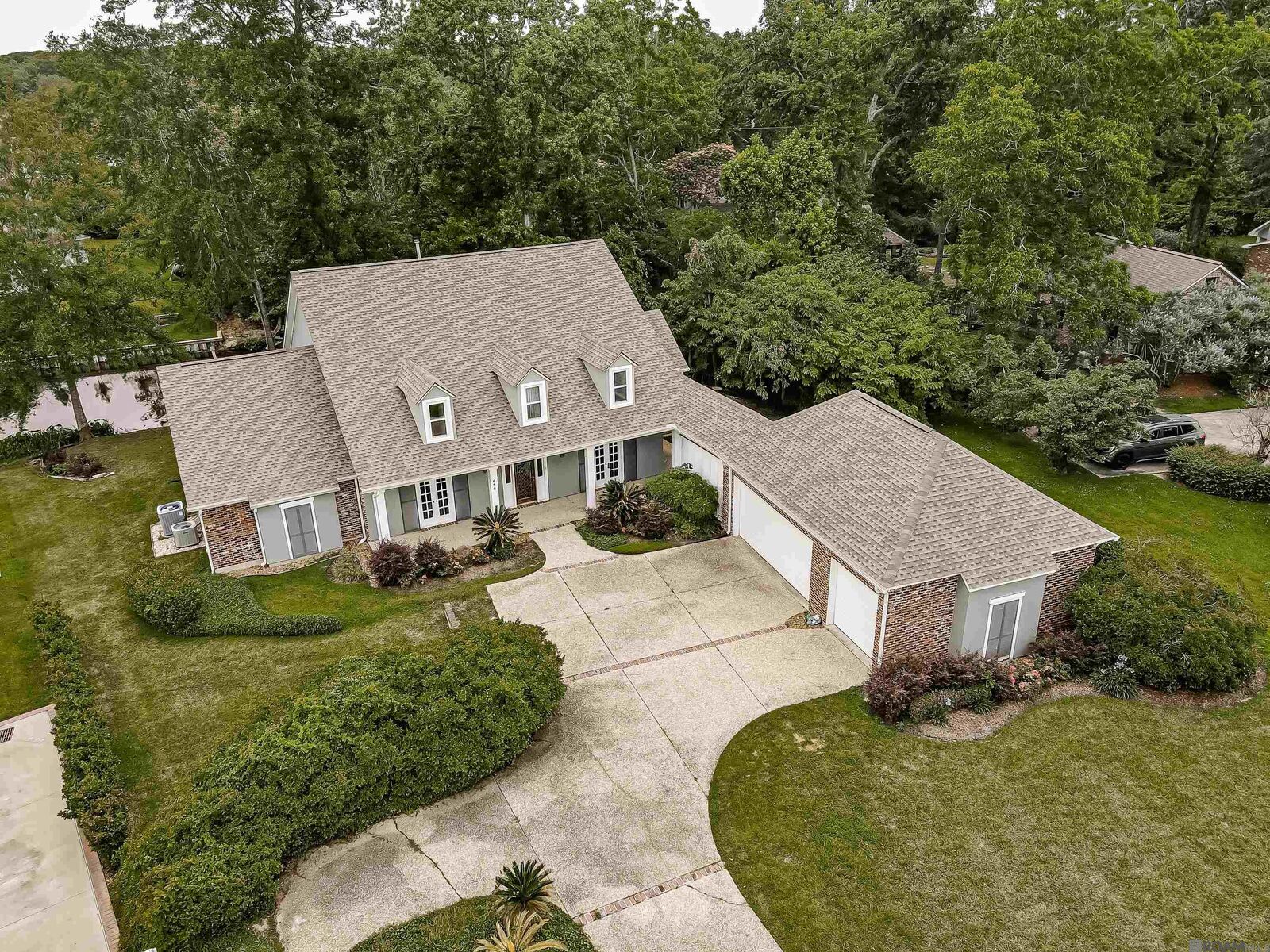 Property Photo: 655 High Lake Dr LA 70810