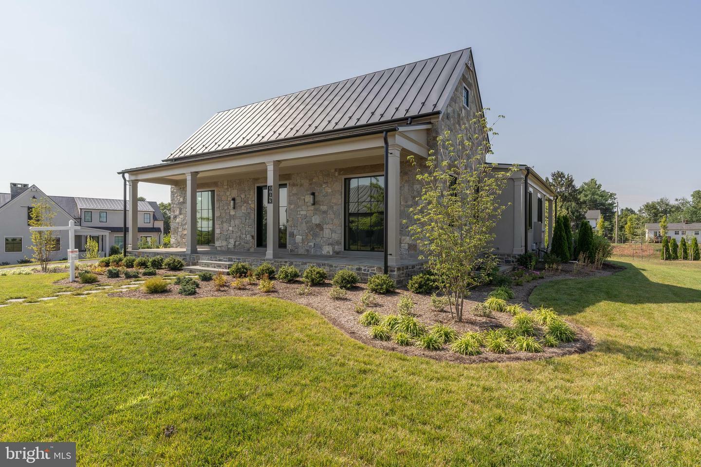 Property Photo: 505 Martingale Ridge Drive VA 20117