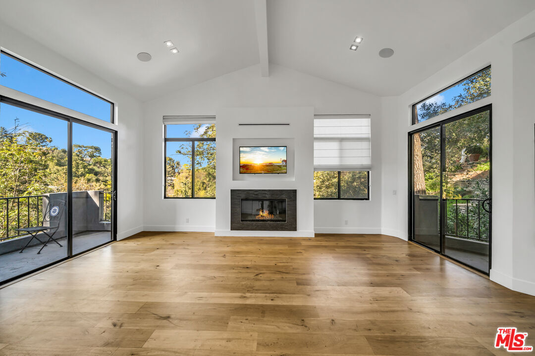 Property Photo: 3026 Passmore Dr CA 90068