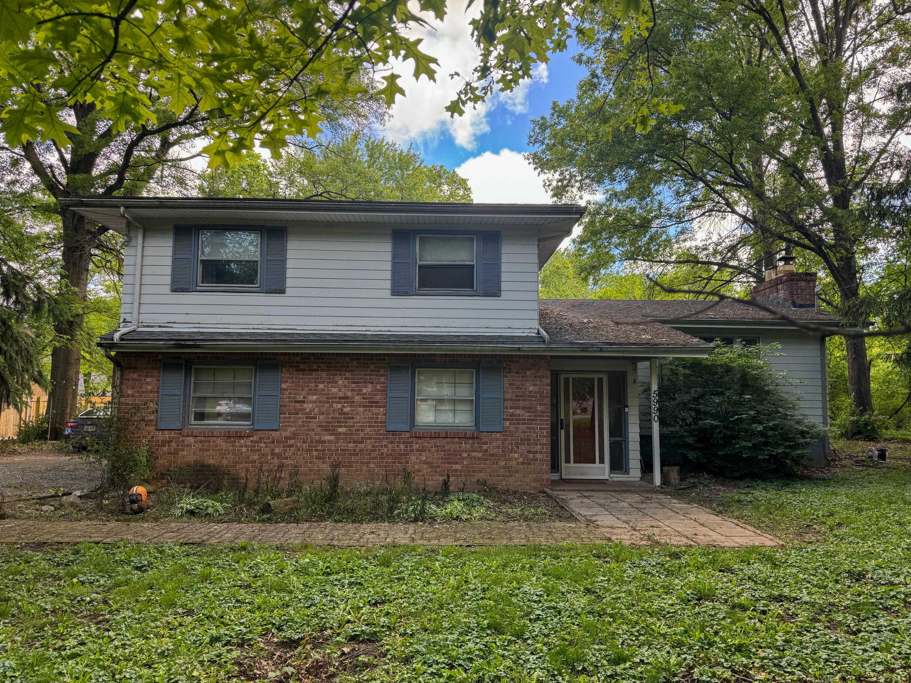 Property Photo: 5990 Roselawn Avenue OH 43232