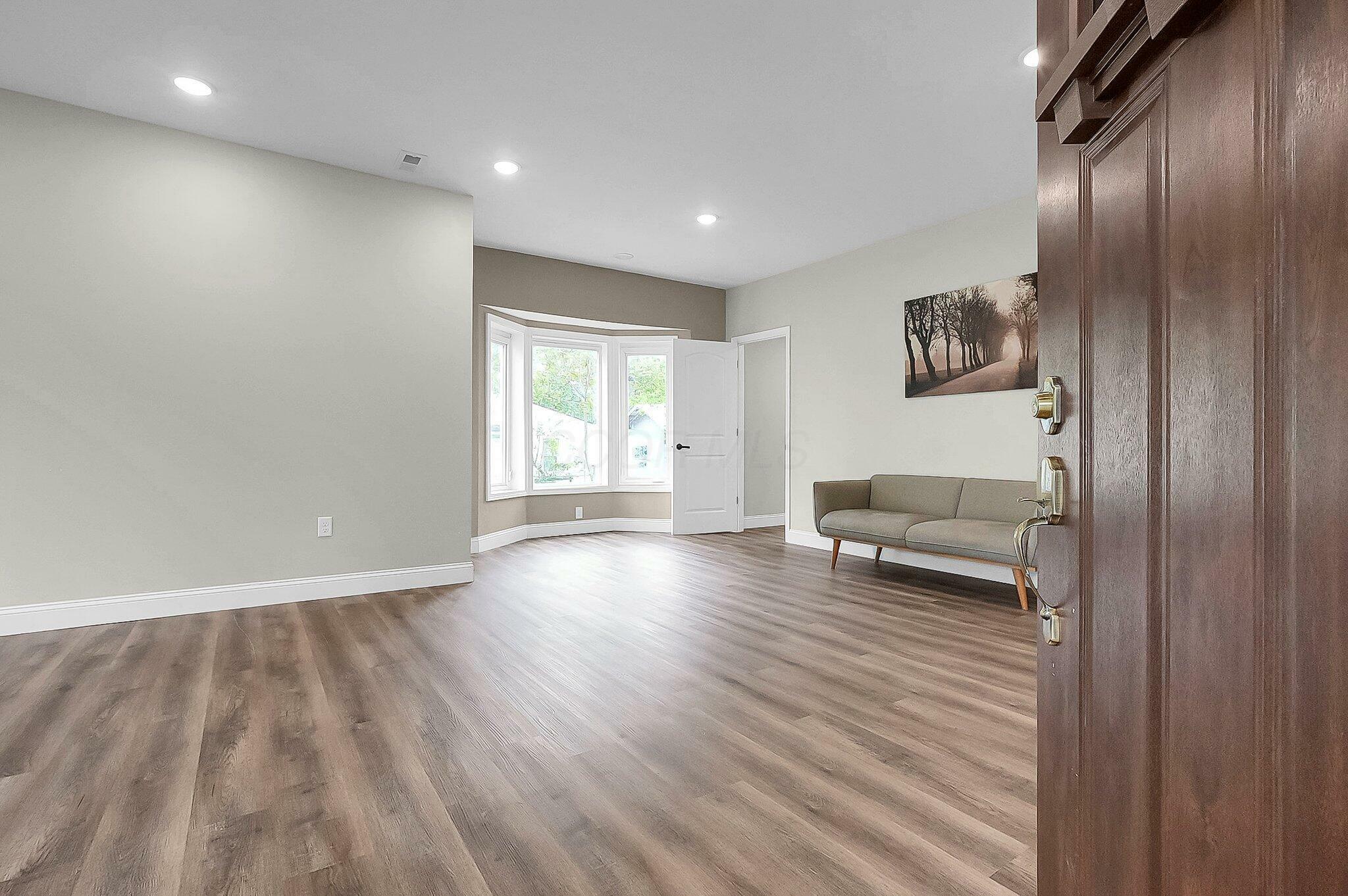 Property Photo: 443 E Farming Street OH 43302