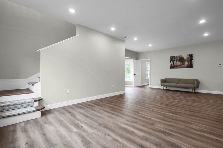 Property Photo: 443 E Farming Street OH 43302