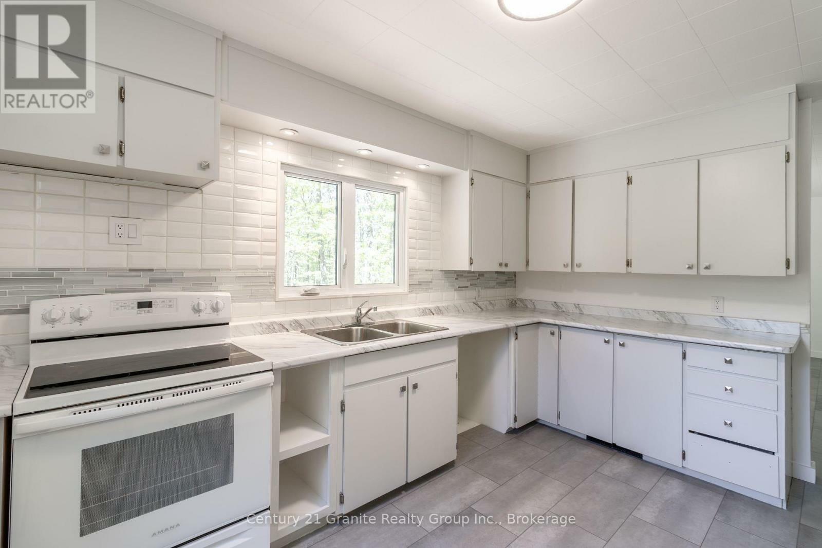 Property Photo: 426 Mountain Street ON K0M 1S0