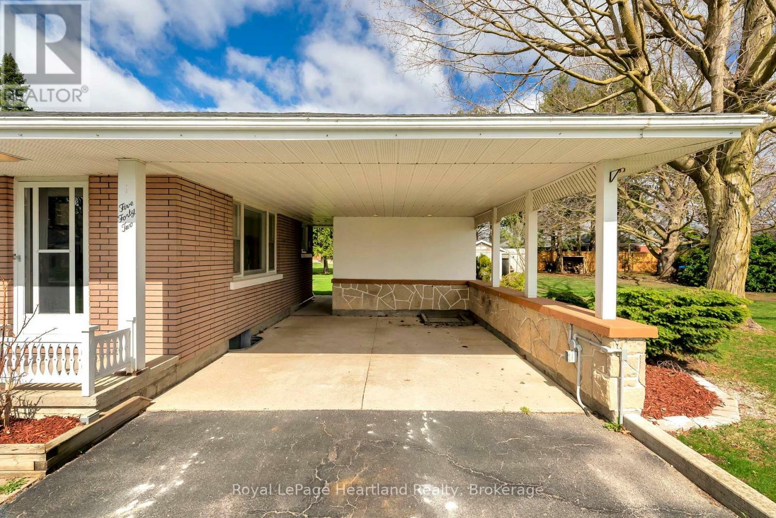 Property Photo: 542 Angus Street ON N0G 2W0