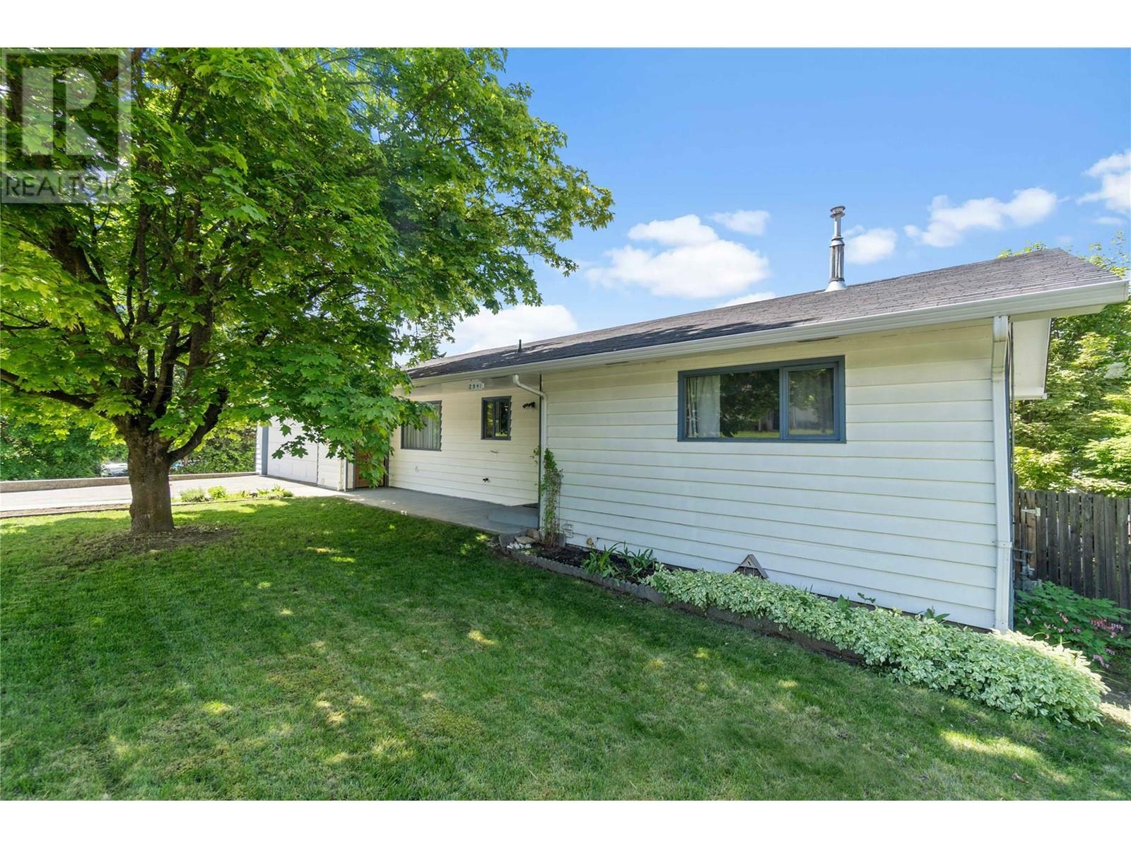 2941 30 Street Northeast  Salmon Arm BC V1E 3G7 photo
