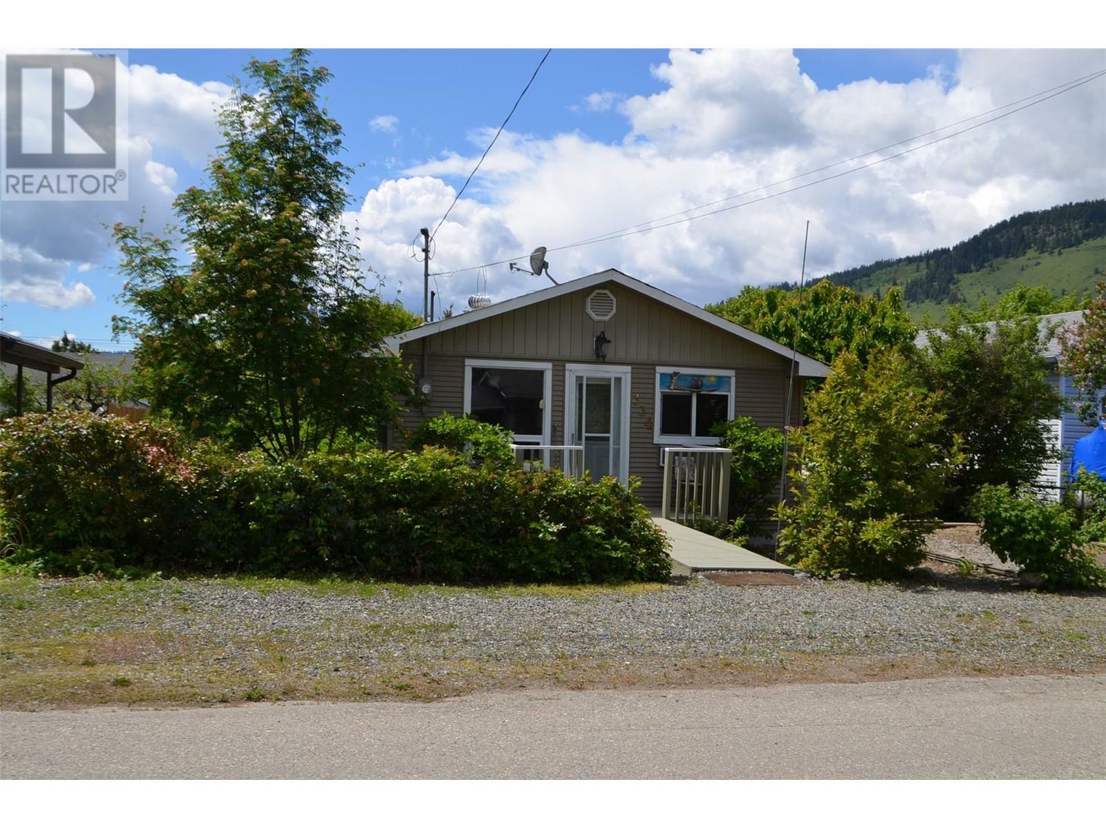 Property Photo: 334 Birch Street BC V0E 1M0