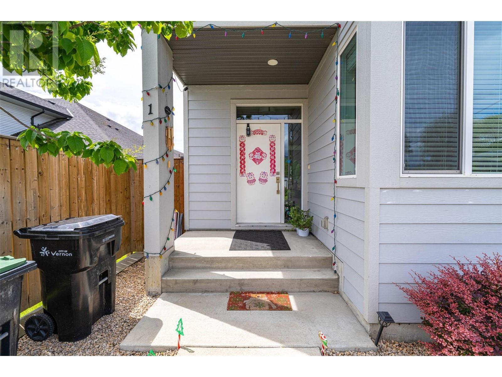 Property Photo:  2802 40 Street 1  BC V1T 6J7 