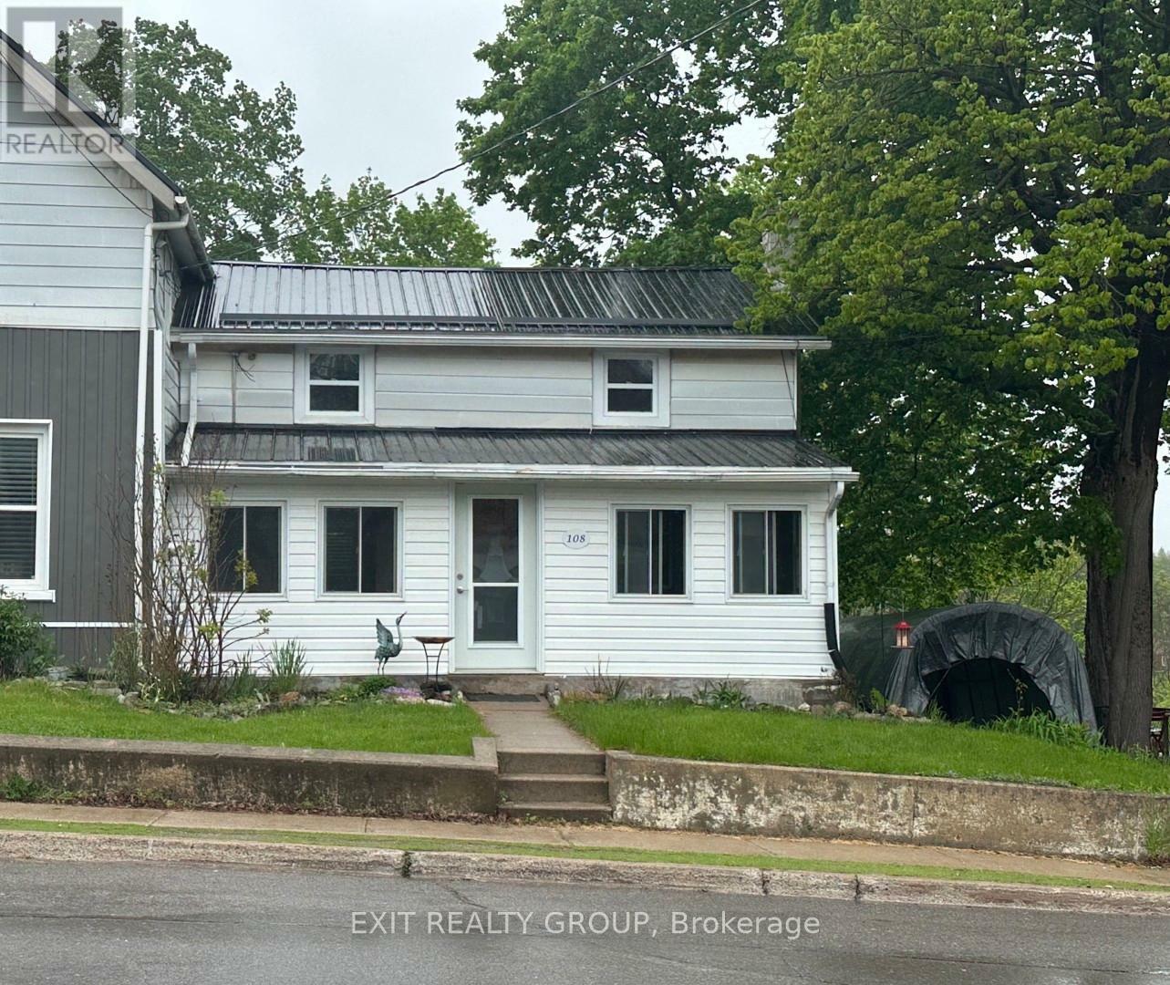Property Photo: 108 St Lawrence Street West ON K0K 2K0
