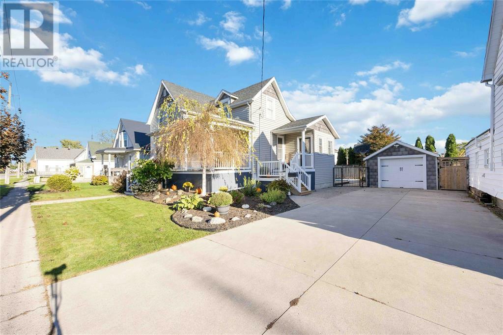 Property Photo:  721 Elizabeth Street  ON N8A 3A1 
