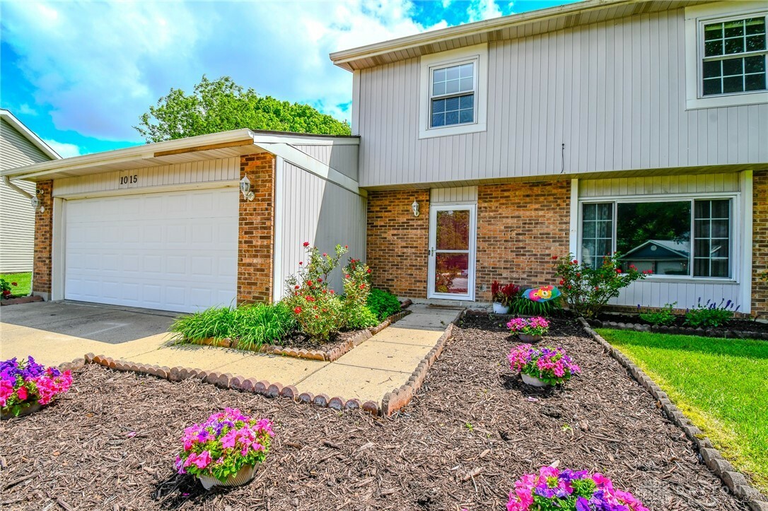 Property Photo: 1015 Brookwood Court OH 45324