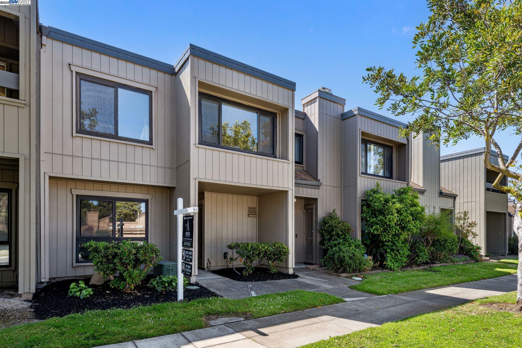 Property Photo: 1142 Holly St CA 94502