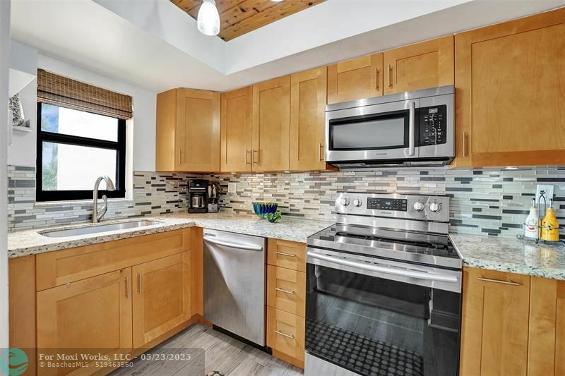 Property Photo: 701 NW 19th St 300 FL 33311