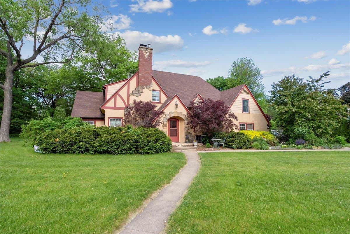 Property Photo: 920 Prospect Boulevard IA 50701