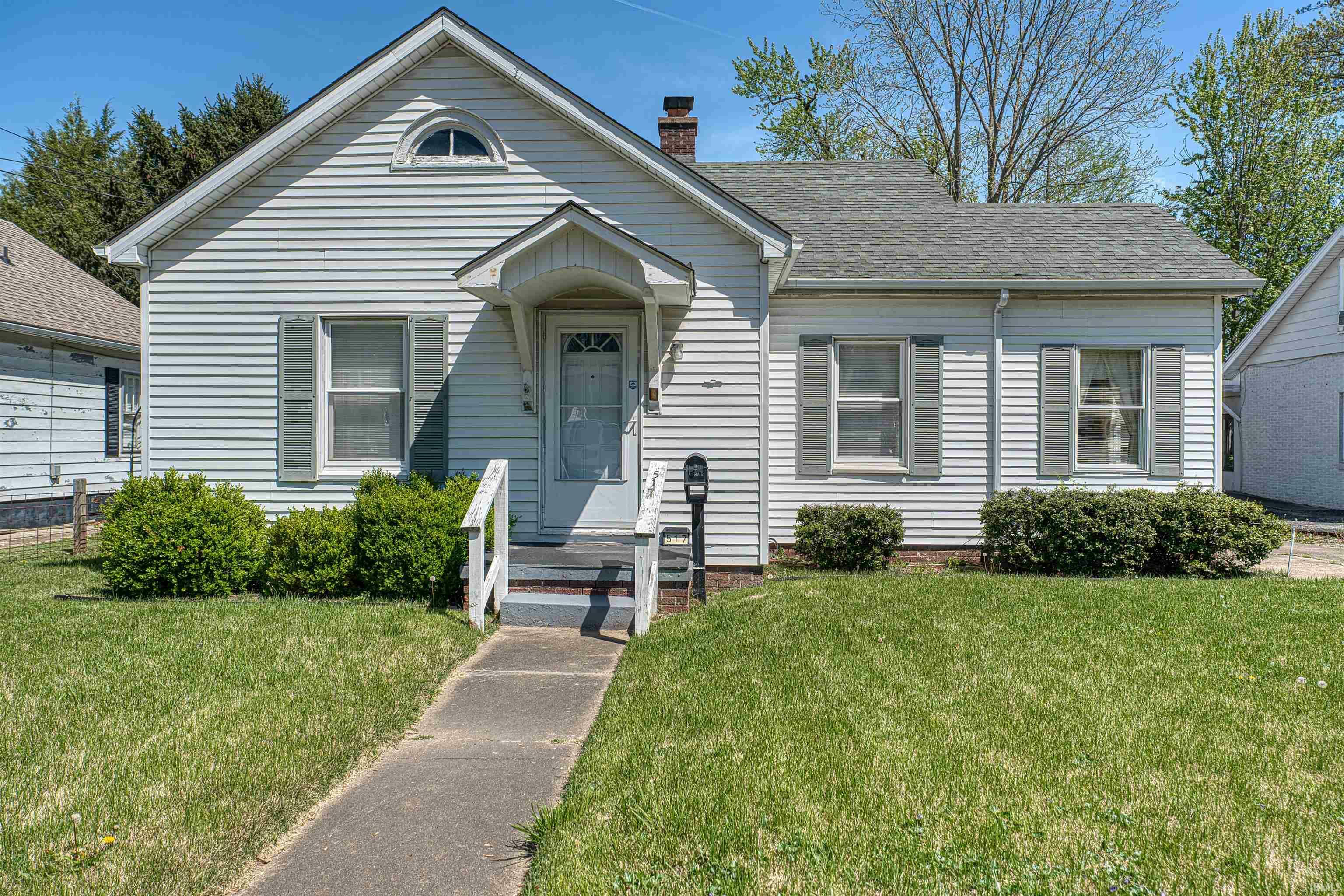 Property Photo: 517 W Locust Street IN 47601-1527