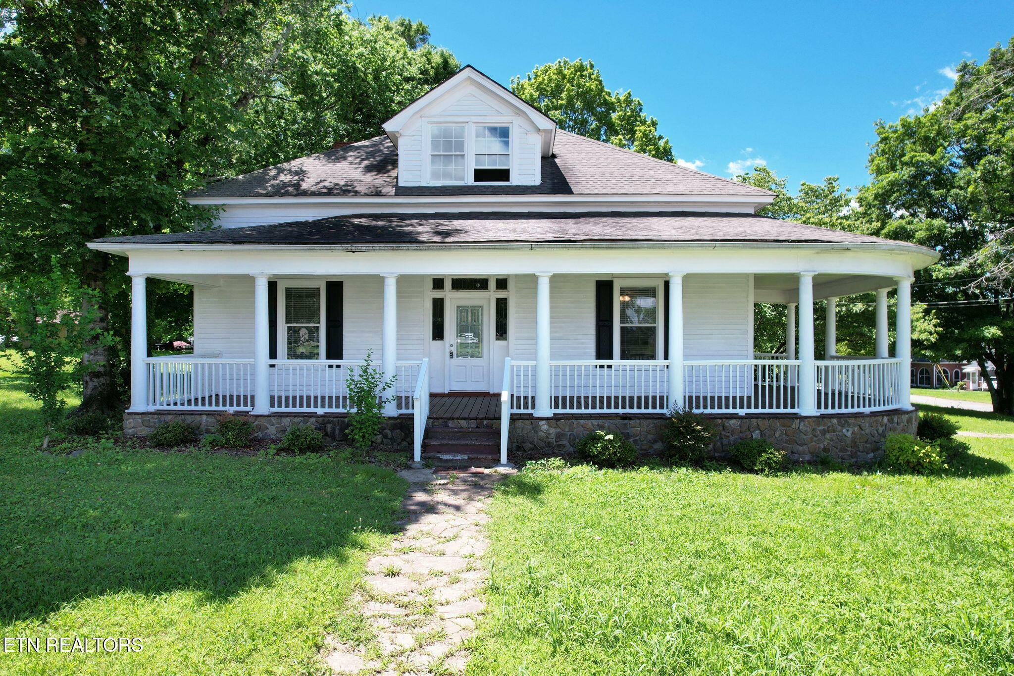 Property Photo: 309 Englewood Ave TN 37329