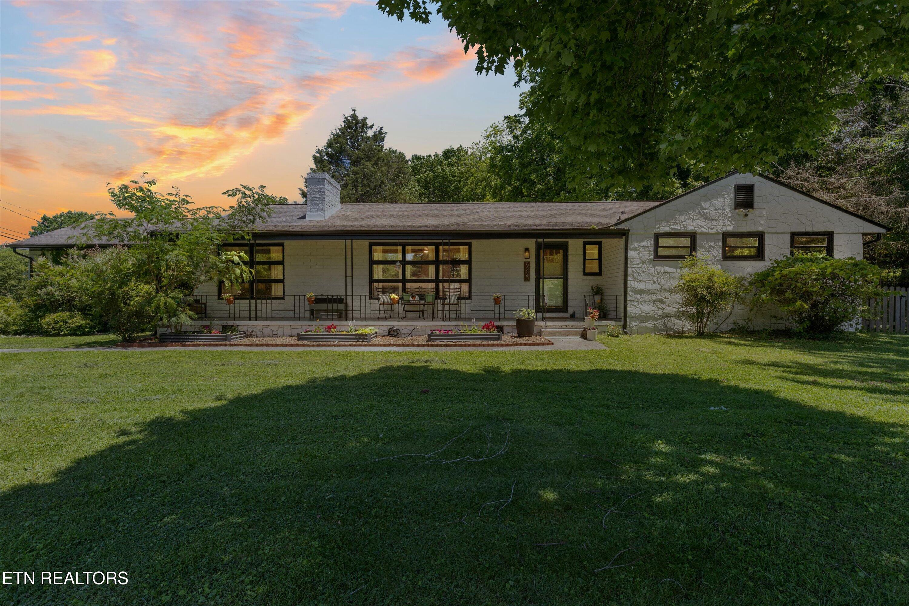 Property Photo: 5220 NE Lavesta Rd TN 37918
