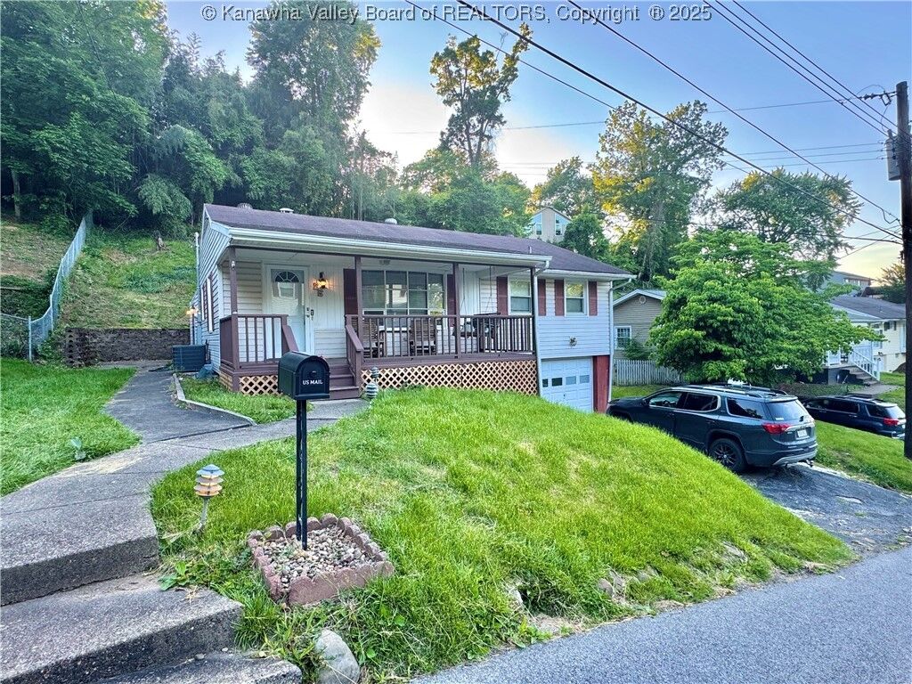 Property Photo:  25 S Queens Court  WV 25705 