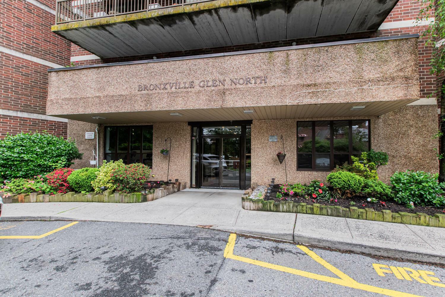 Property Photo: 1374 Midland Avenue 501 NY 10708