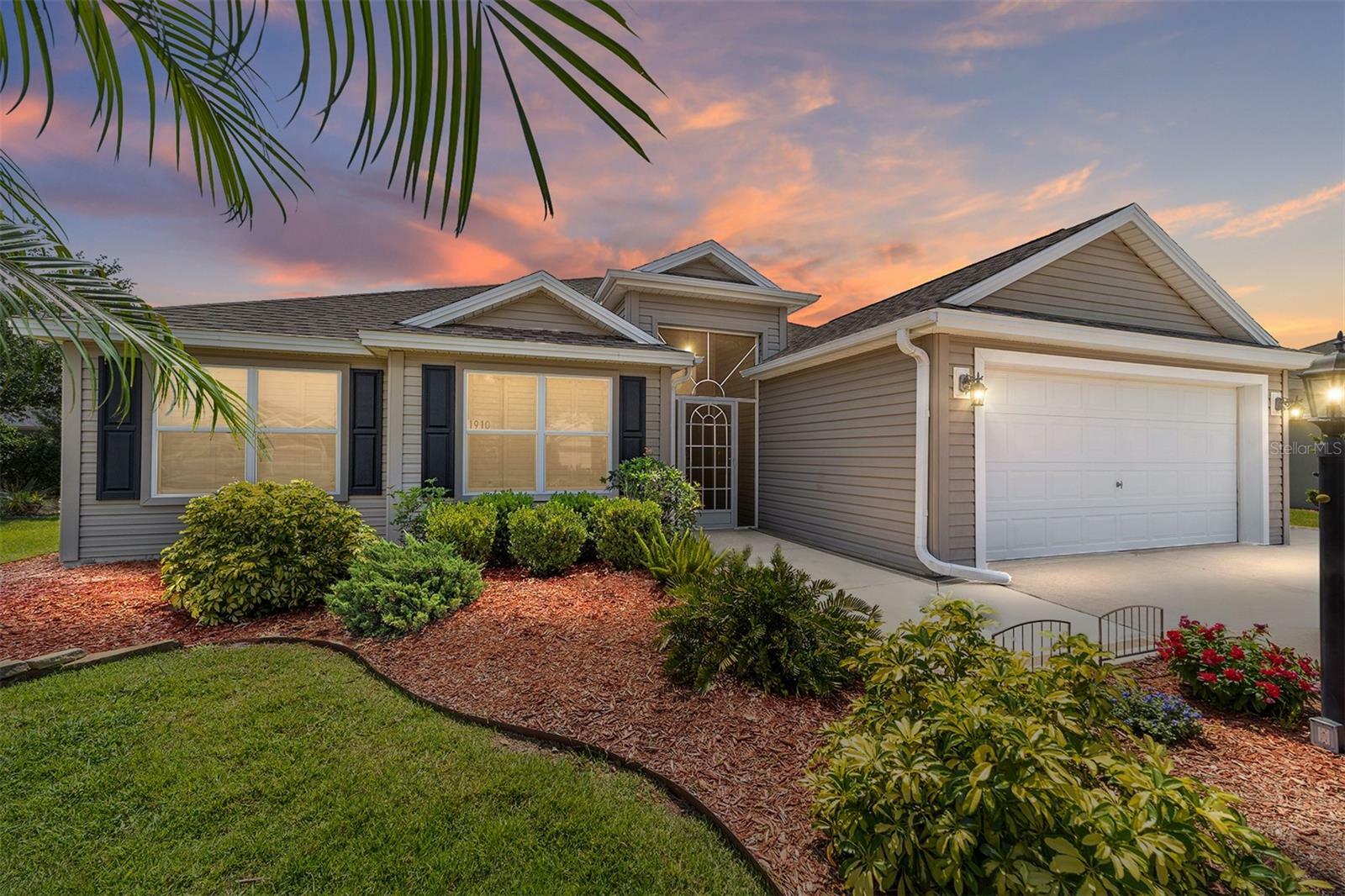 Property Photo: 1910 Quiet Oak Court FL 32162