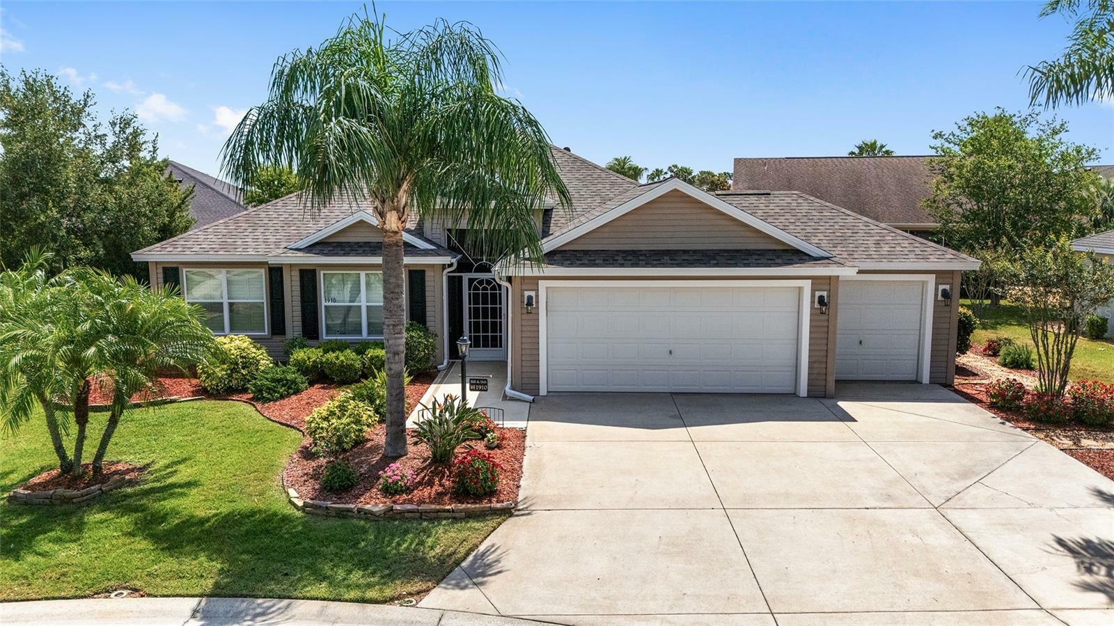 Property Photo: 1910 Quiet Oak Court FL 32162