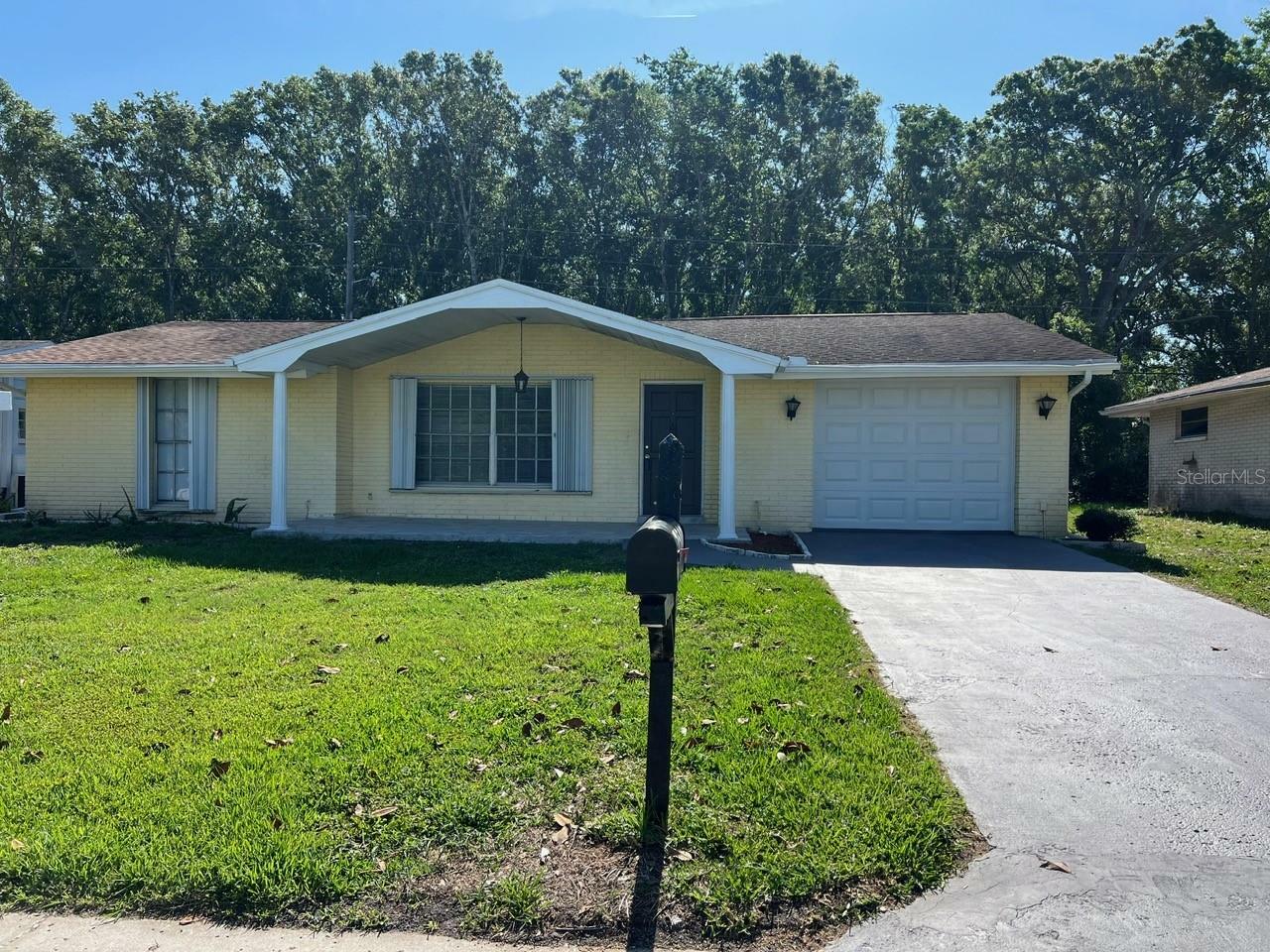 Property Photo: 7510 Sequoia Drive FL 34653