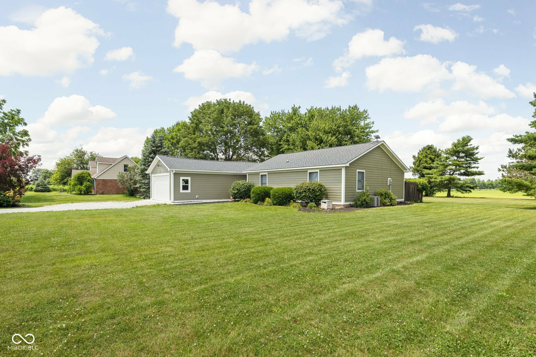 Property Photo: 3020 E 400 S IN 46052