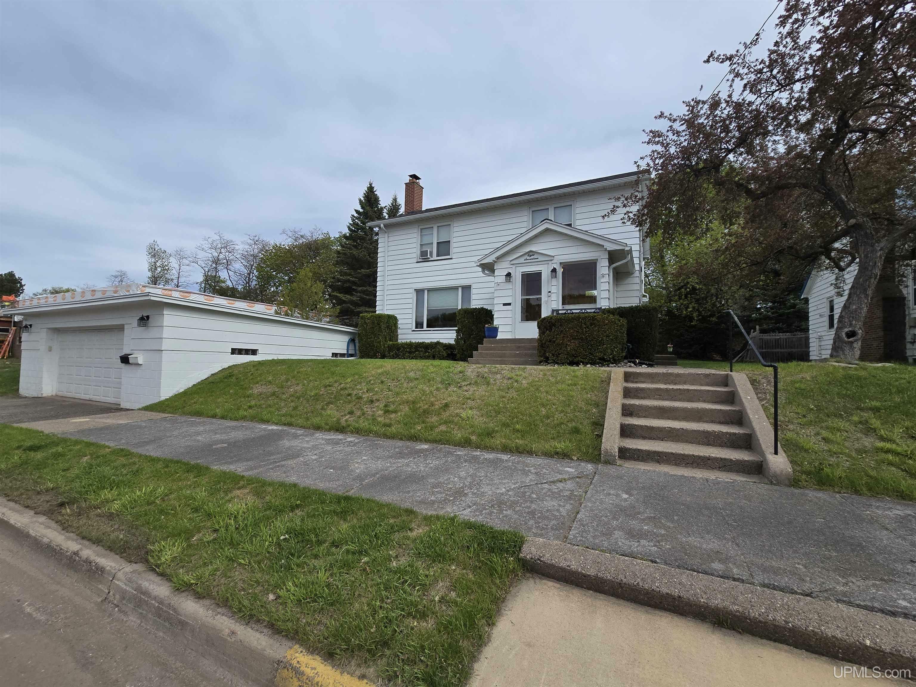 Property Photo:  817 W Water Street  MI 49930 