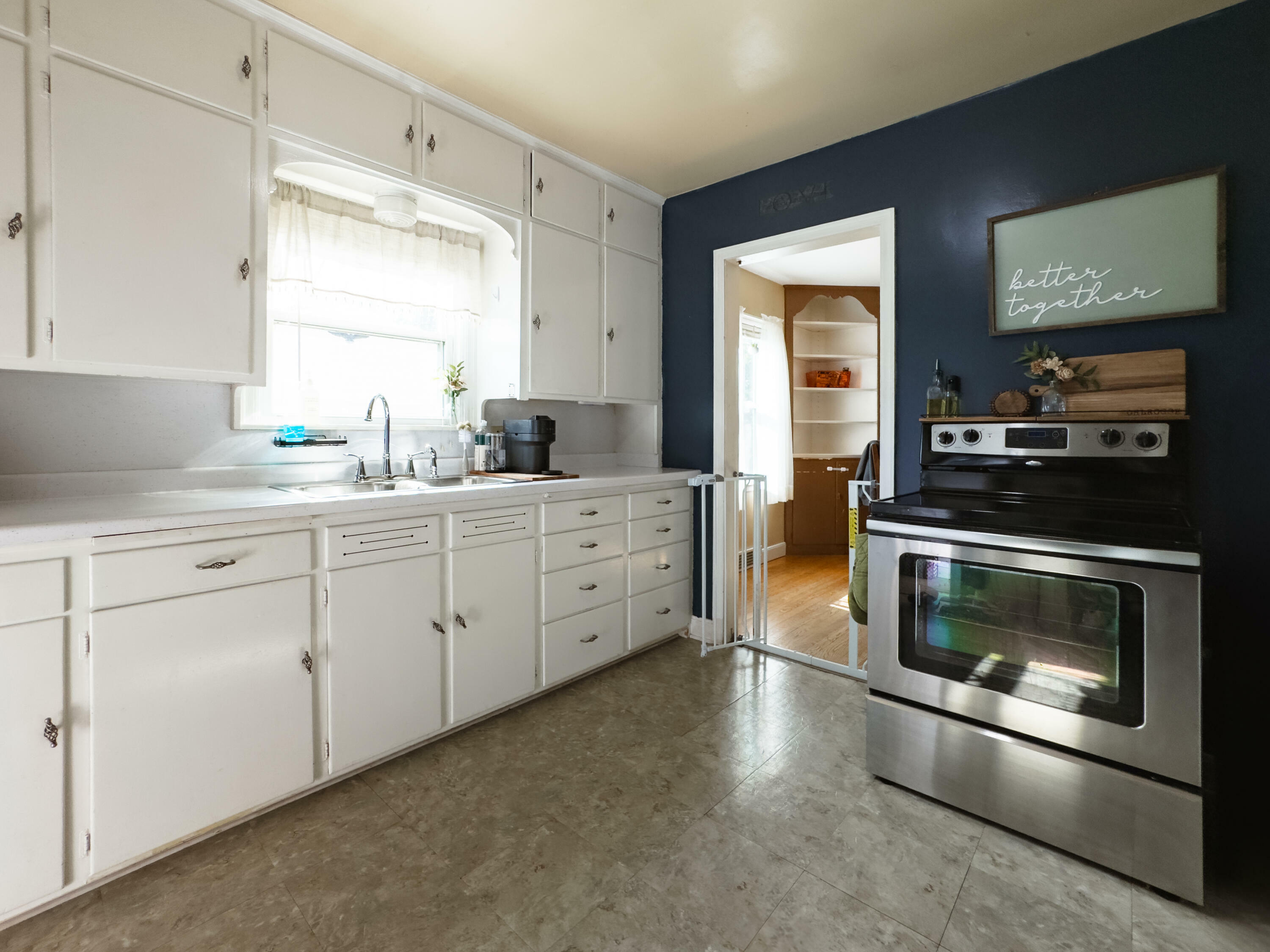 Property Photo: 1013 N 13th St WI 54220