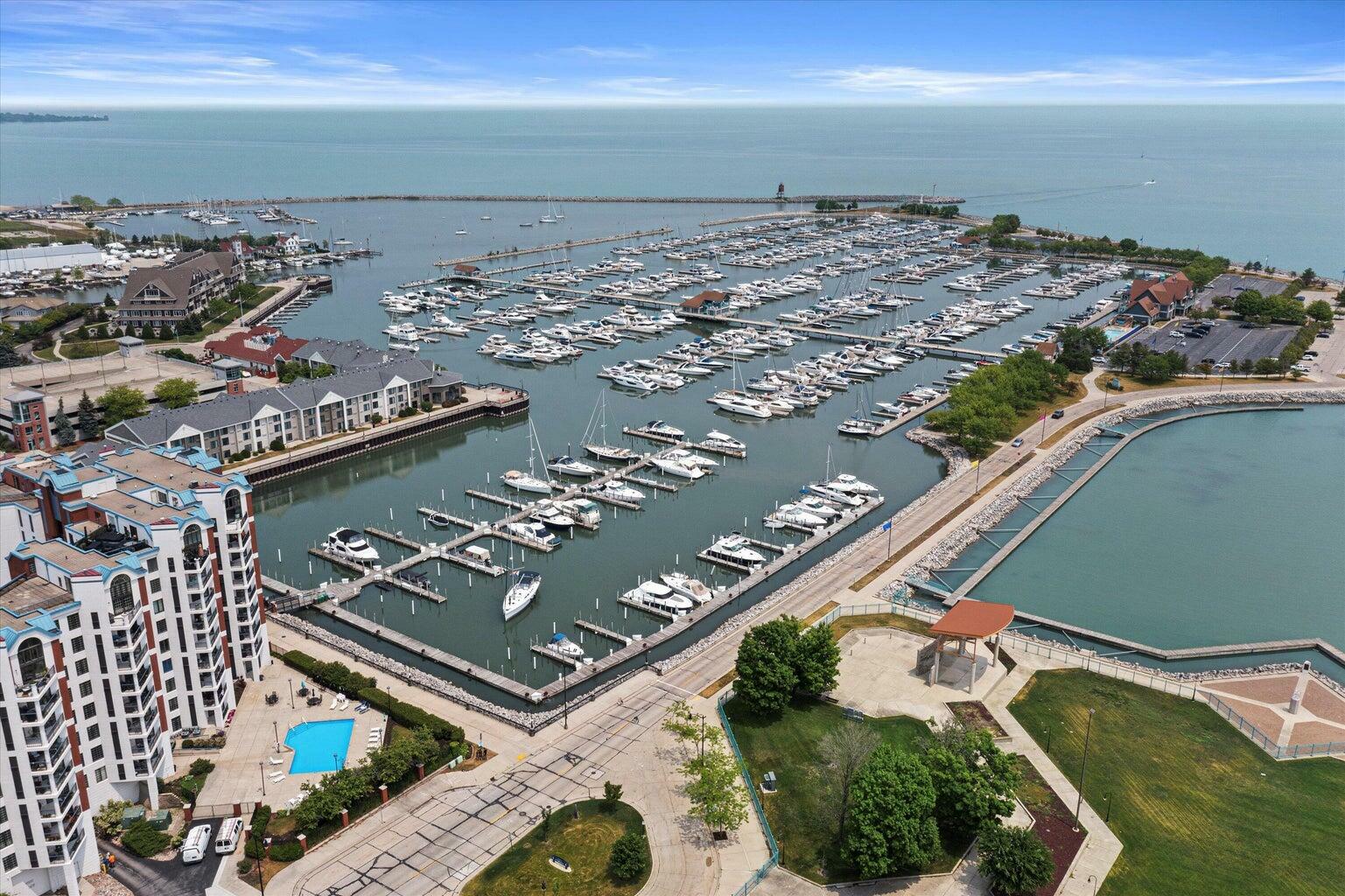 Property Photo: 333 Lake Ave 502 WI 53403