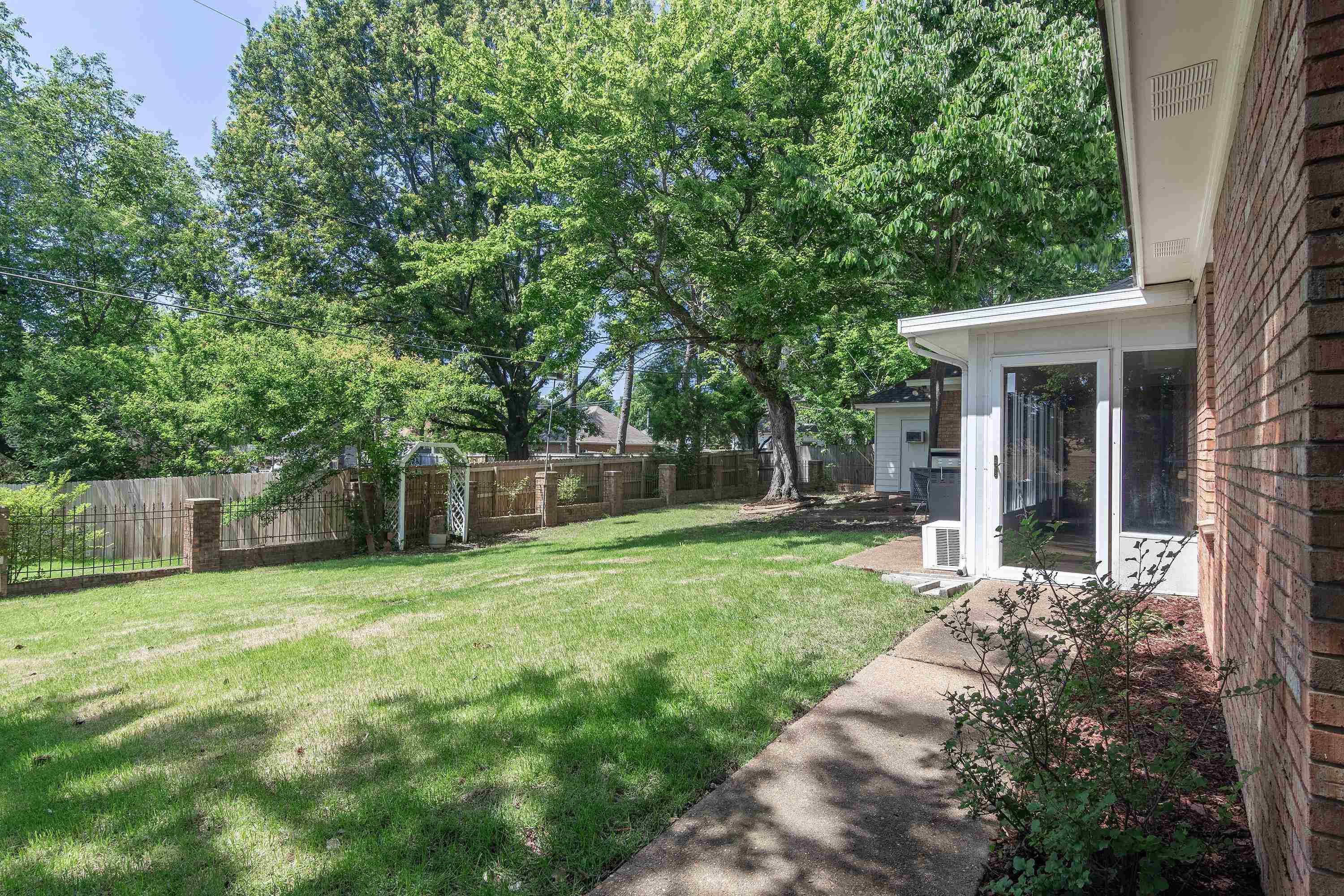 Property Photo:  8432 Wood Shadows Ln  TN 38018 