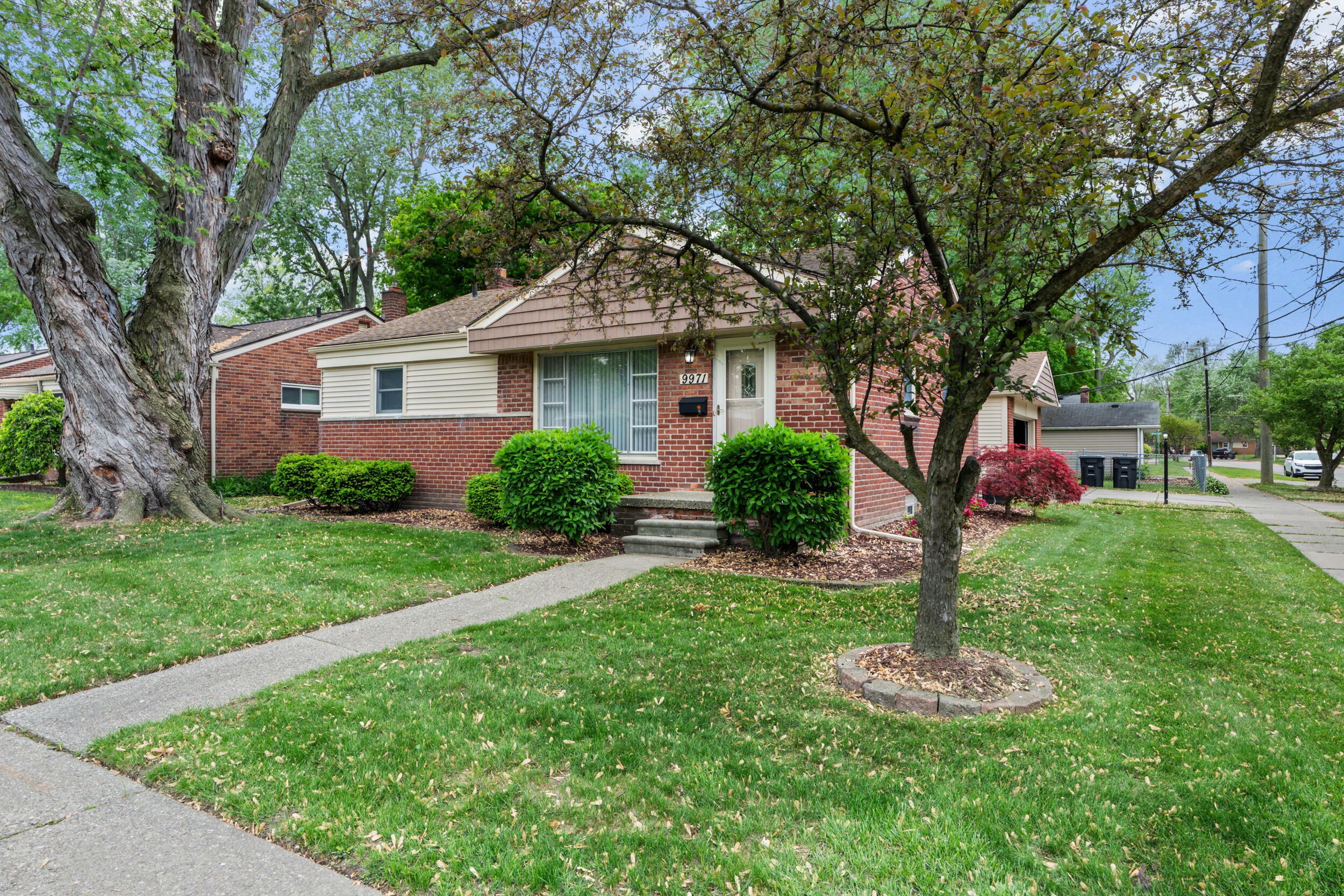 Property Photo: 9971 Doris Street MI 48150