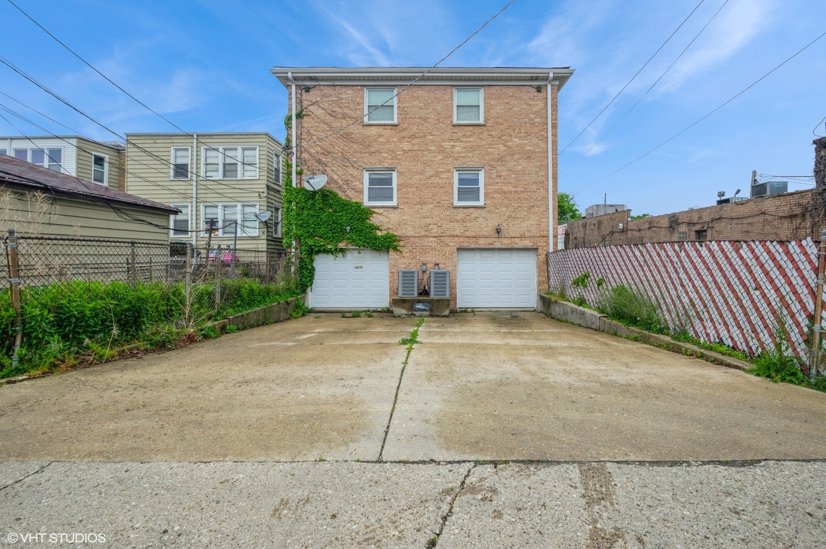 Property Photo: 5639 W Montrose Avenue IL 60634