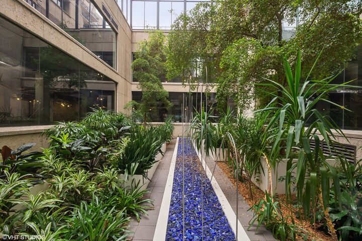 Property Photo: 1030 N State Street 51J IL 60610