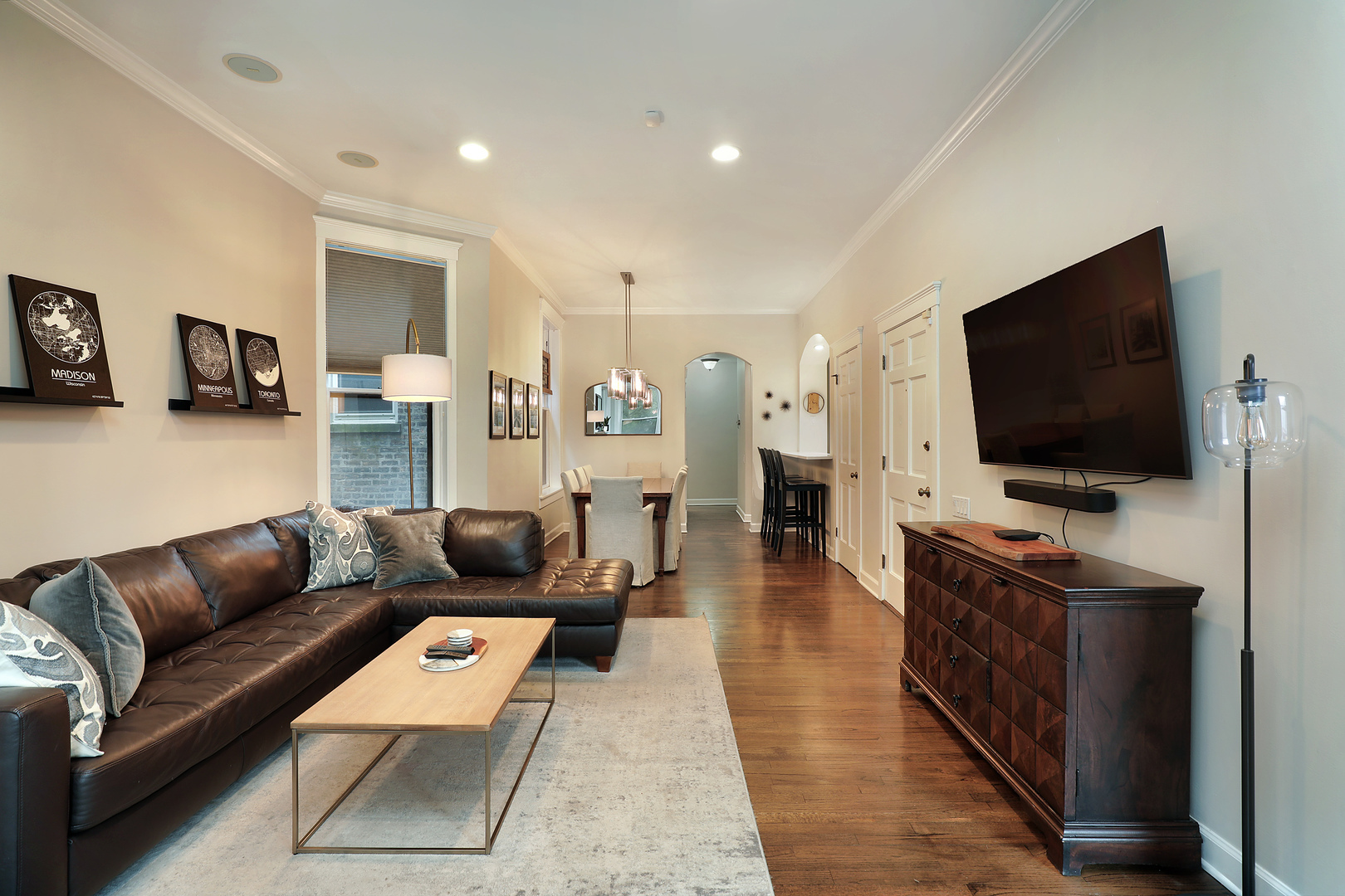 Property Photo: 2230 N Kenmore Avenue 2 IL 60614