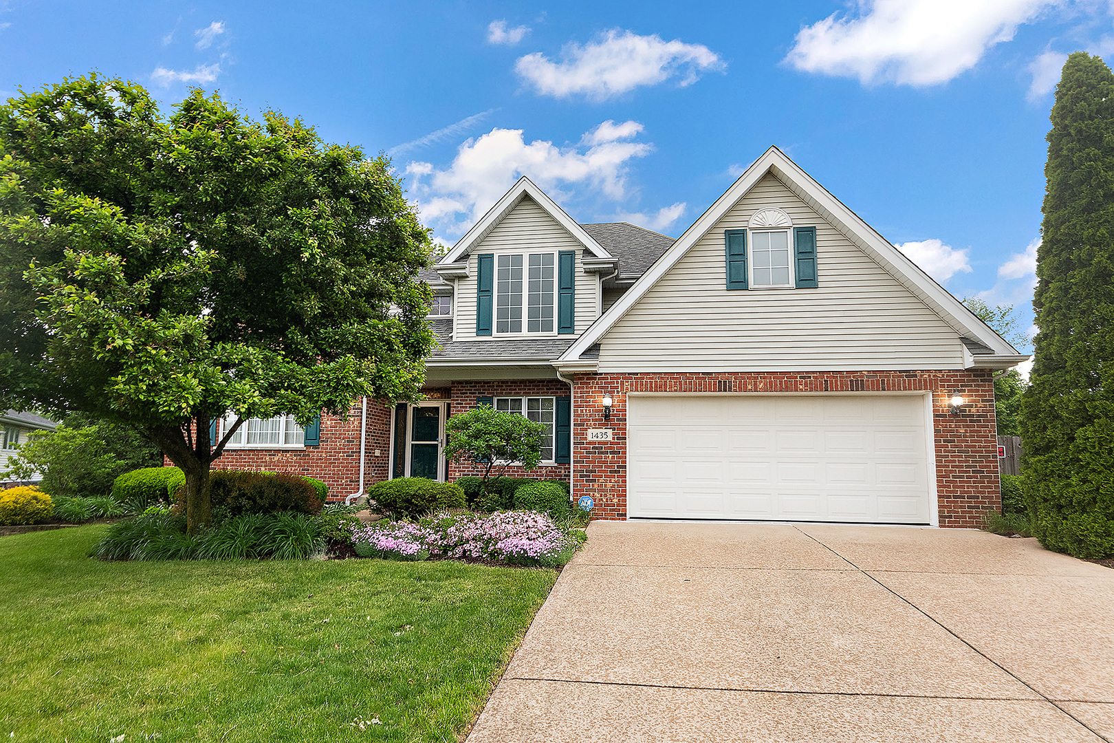 Property Photo: 1435 O'Connell Circle IL 60451
