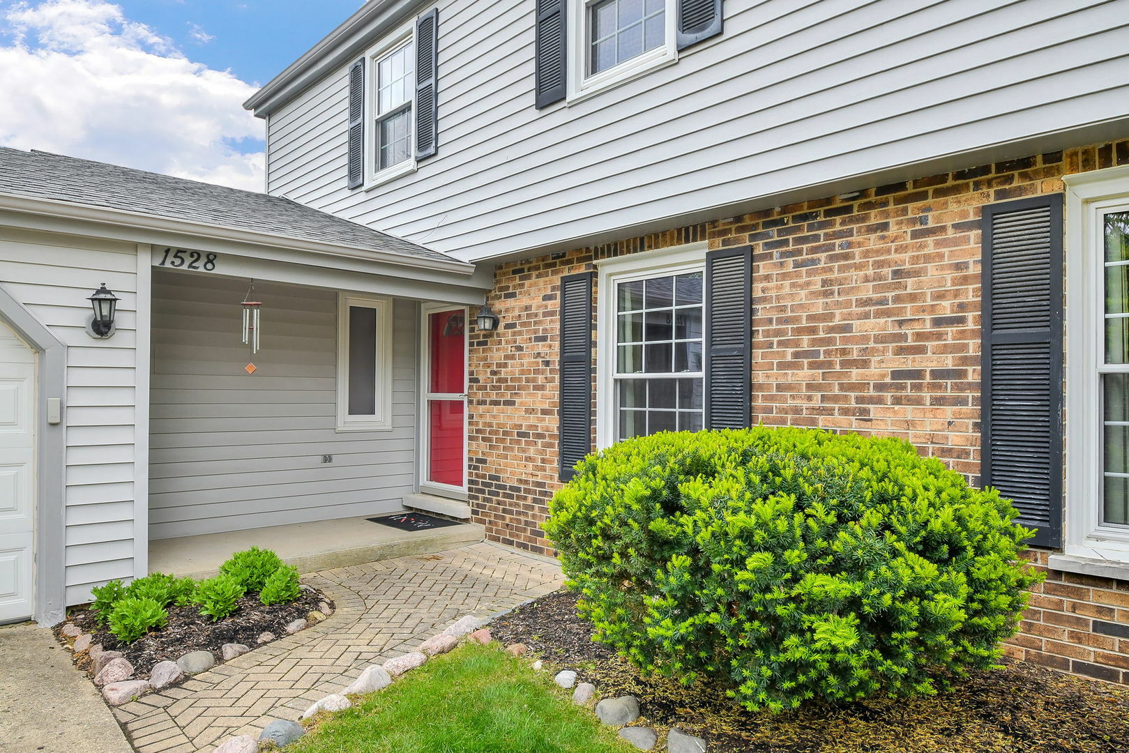 Property Photo:  1528 Apache Drive  IL 60563 