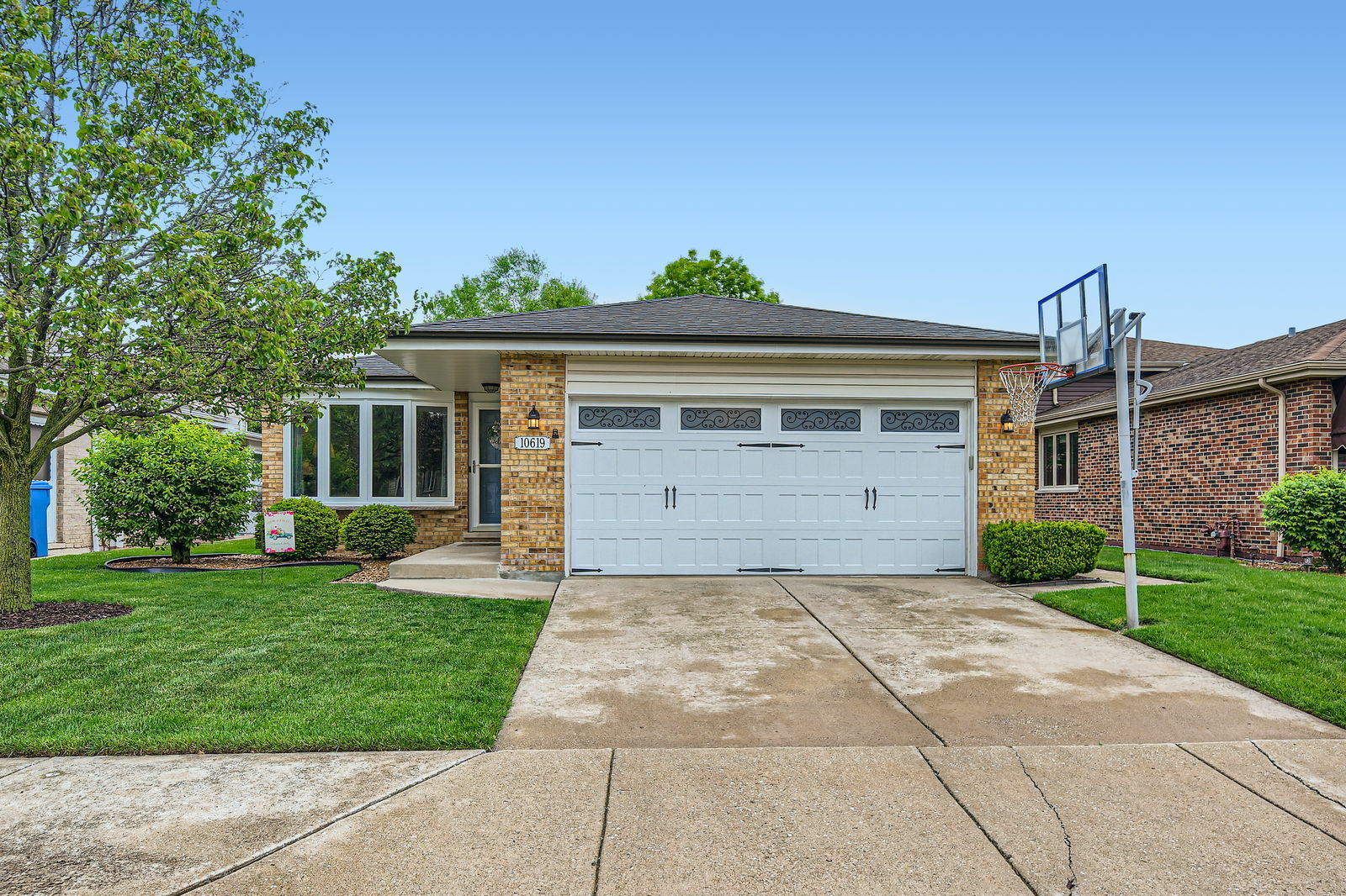 Property Photo: 10619 S Trumbull Avenue IL 60655