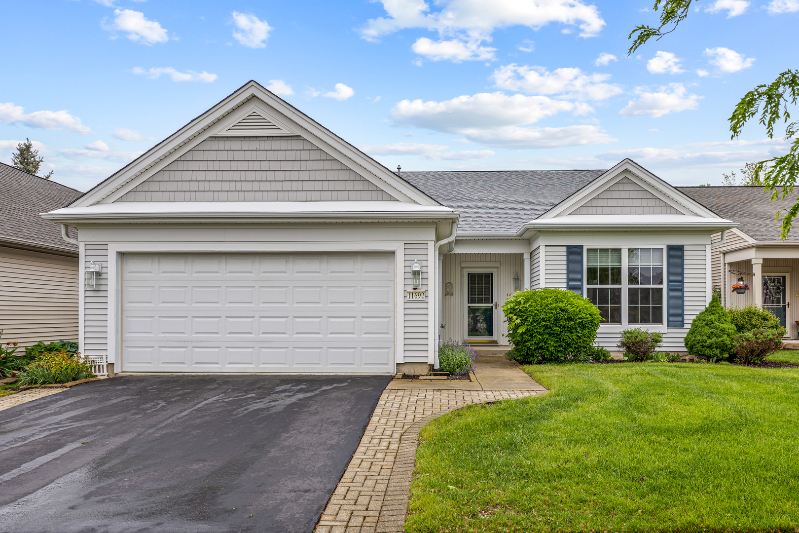 Property Photo: 11692 Sunderlin Drive IL 60142