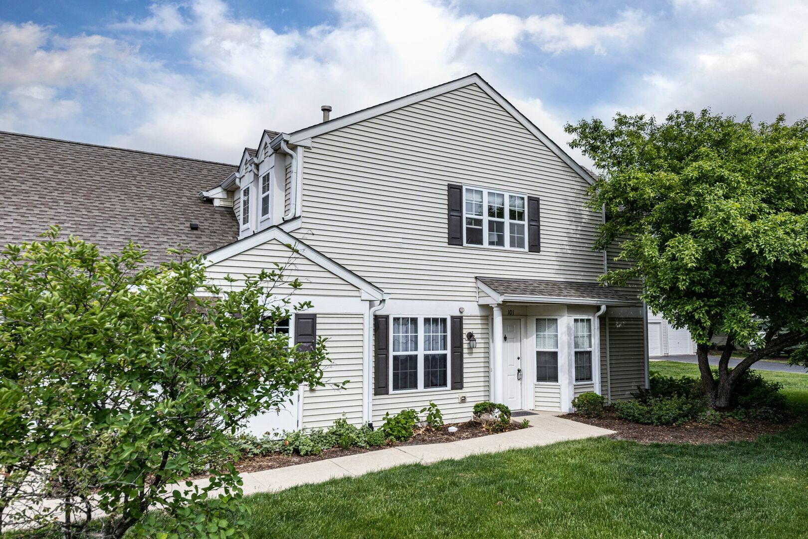 Property Photo: 2211 Waterleaf Court 101 IL 60564