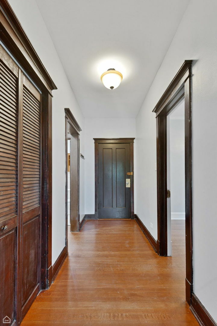 Property Photo: 2110 W Montrose Avenue 2S IL 60618