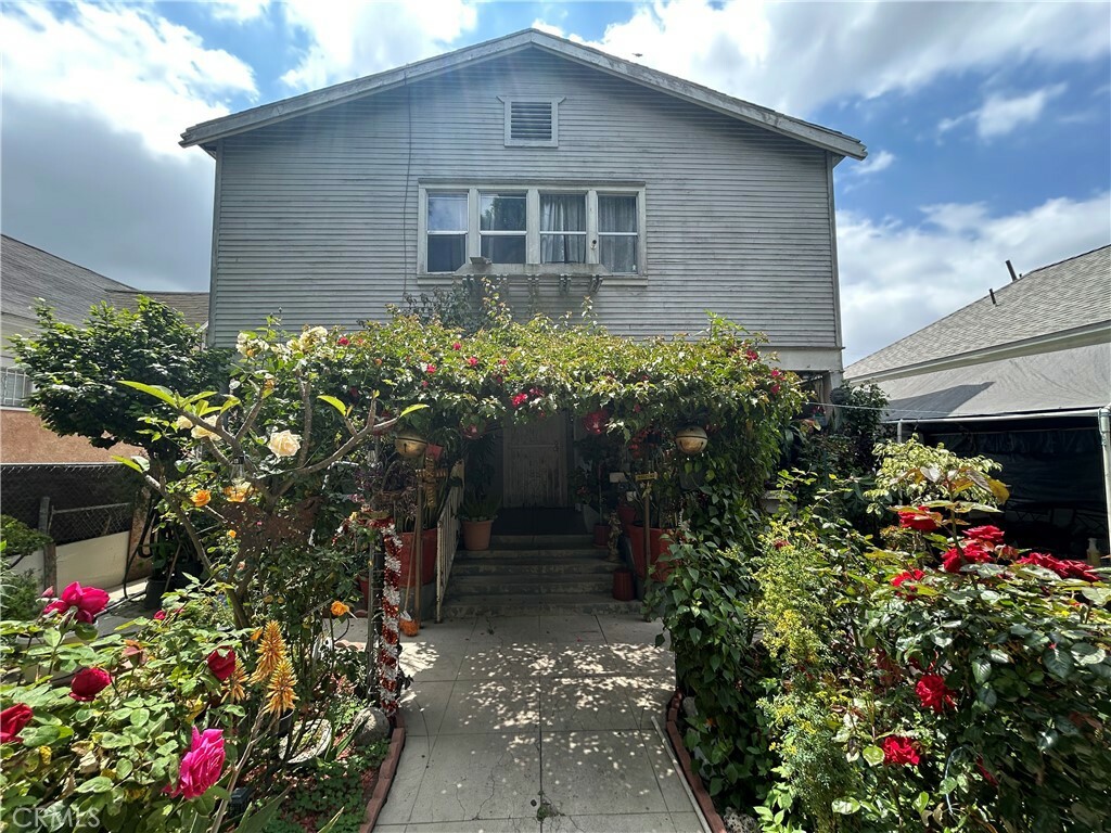 Property Photo: 1212 E 54th Street CA 90011