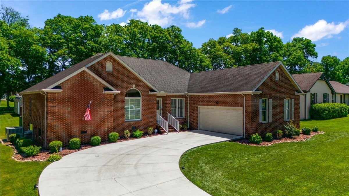 Property Photo: 103 Laurelwood Dr TN 37160