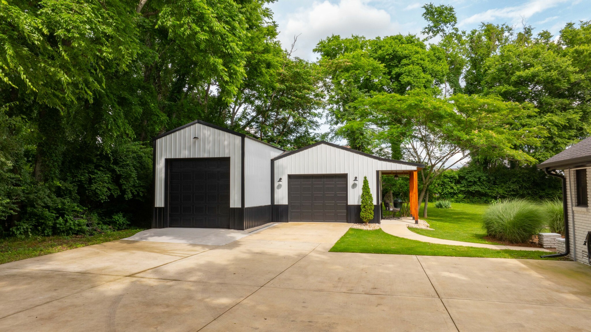 Property Photo:  301 Rosebrook Dr  TN 37066 