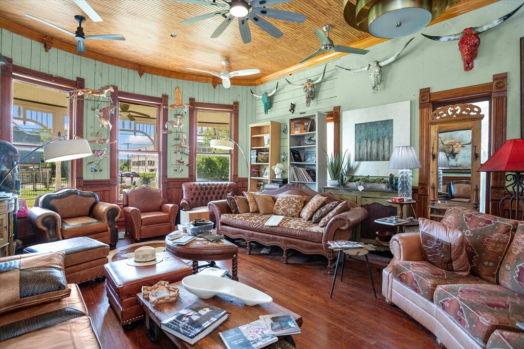 Property Photo: 310 N Mound St. TX 75961