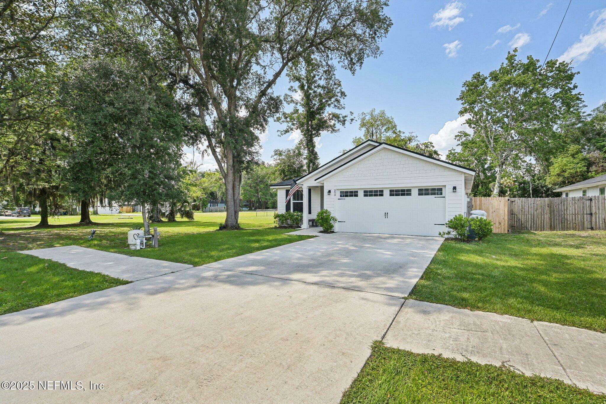 Property Photo: 213 Russell Avenue FL 32218