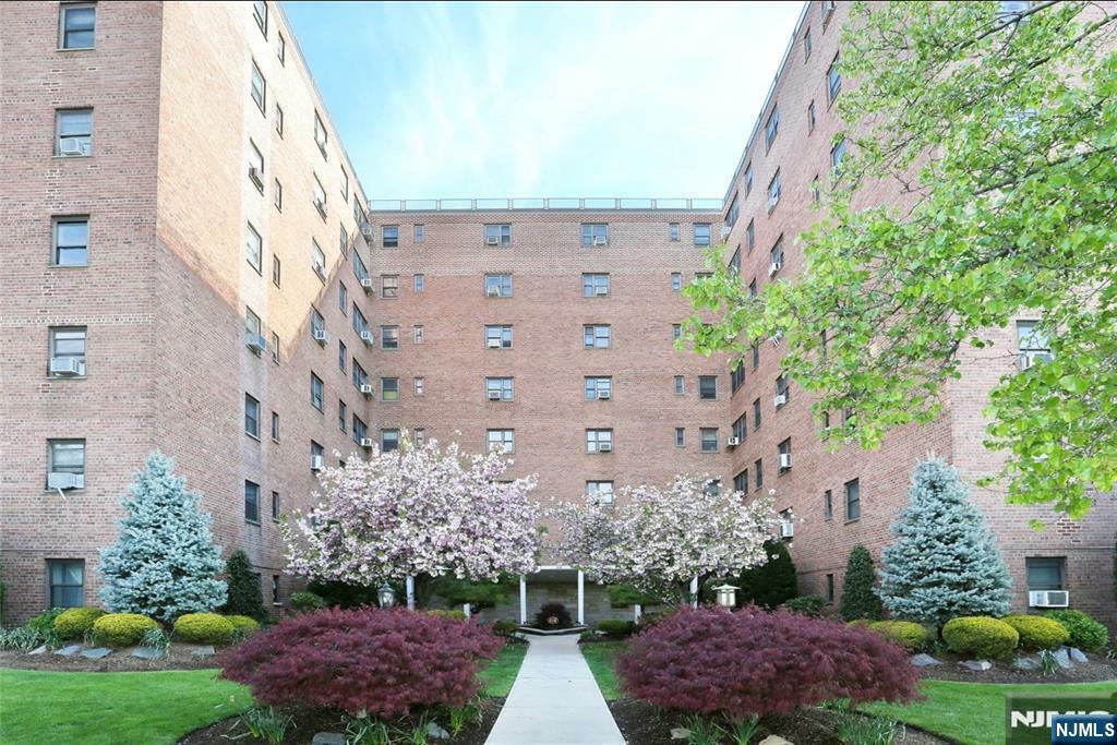 Property Photo: 208 Anderson Street N3b NJ 07601