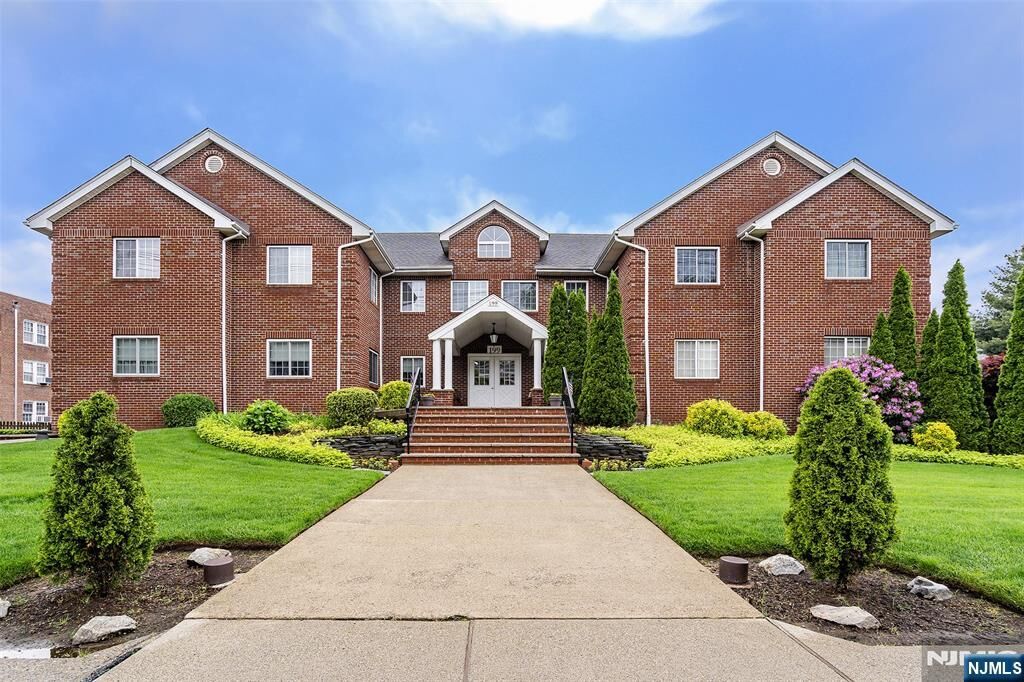 Property Photo:  199 Union Avenue 1F  NJ 07070 
