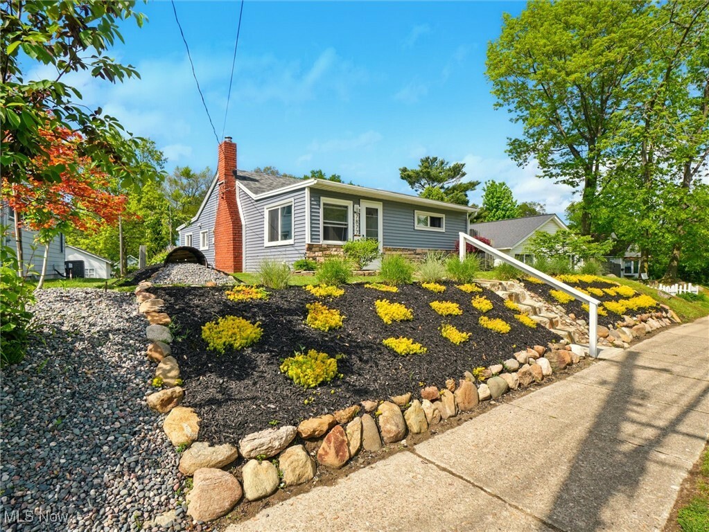 Property Photo: 7877 Lake Shore Boulevard OH 44060